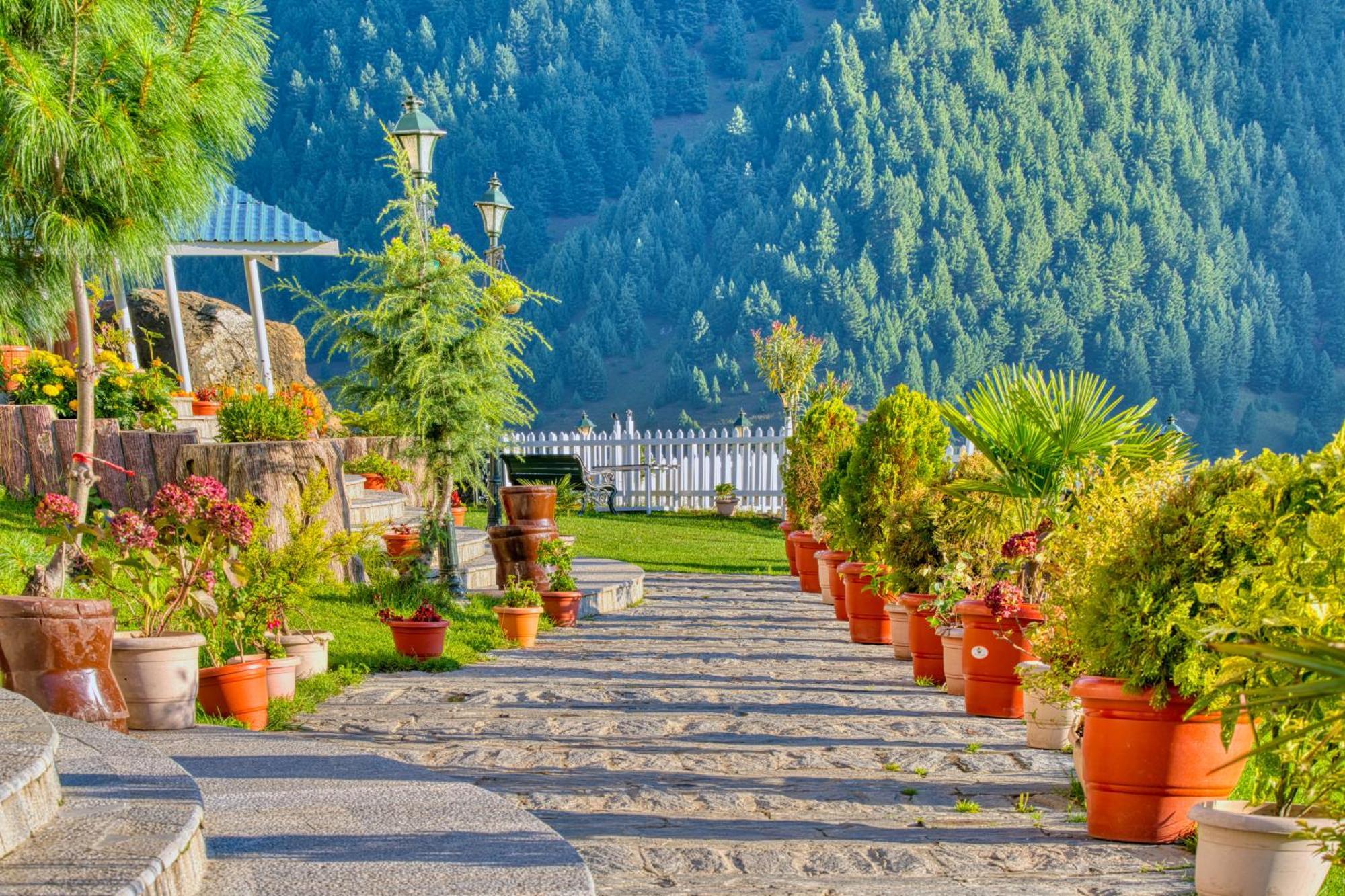 Golden Meadows Hotels & Resorts Sonamarg Exterior photo