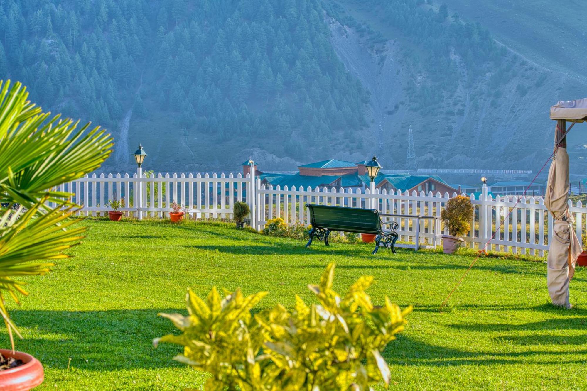 Golden Meadows Hotels & Resorts Sonamarg Exterior photo
