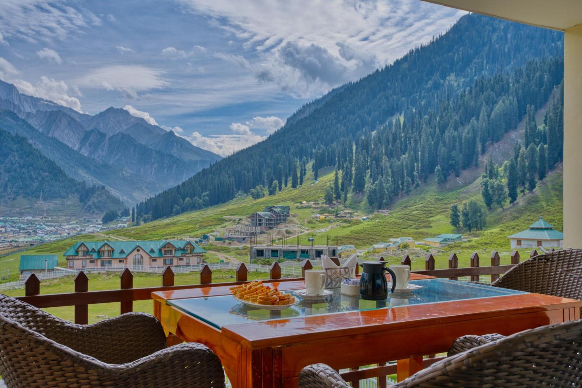 Golden Meadows Hotels & Resorts Sonamarg Exterior photo