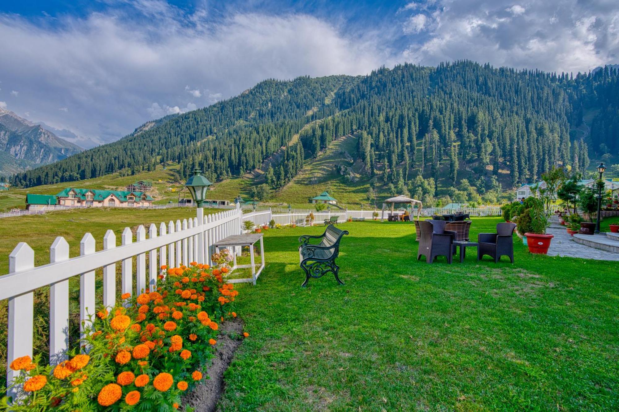 Golden Meadows Hotels & Resorts Sonamarg Exterior photo
