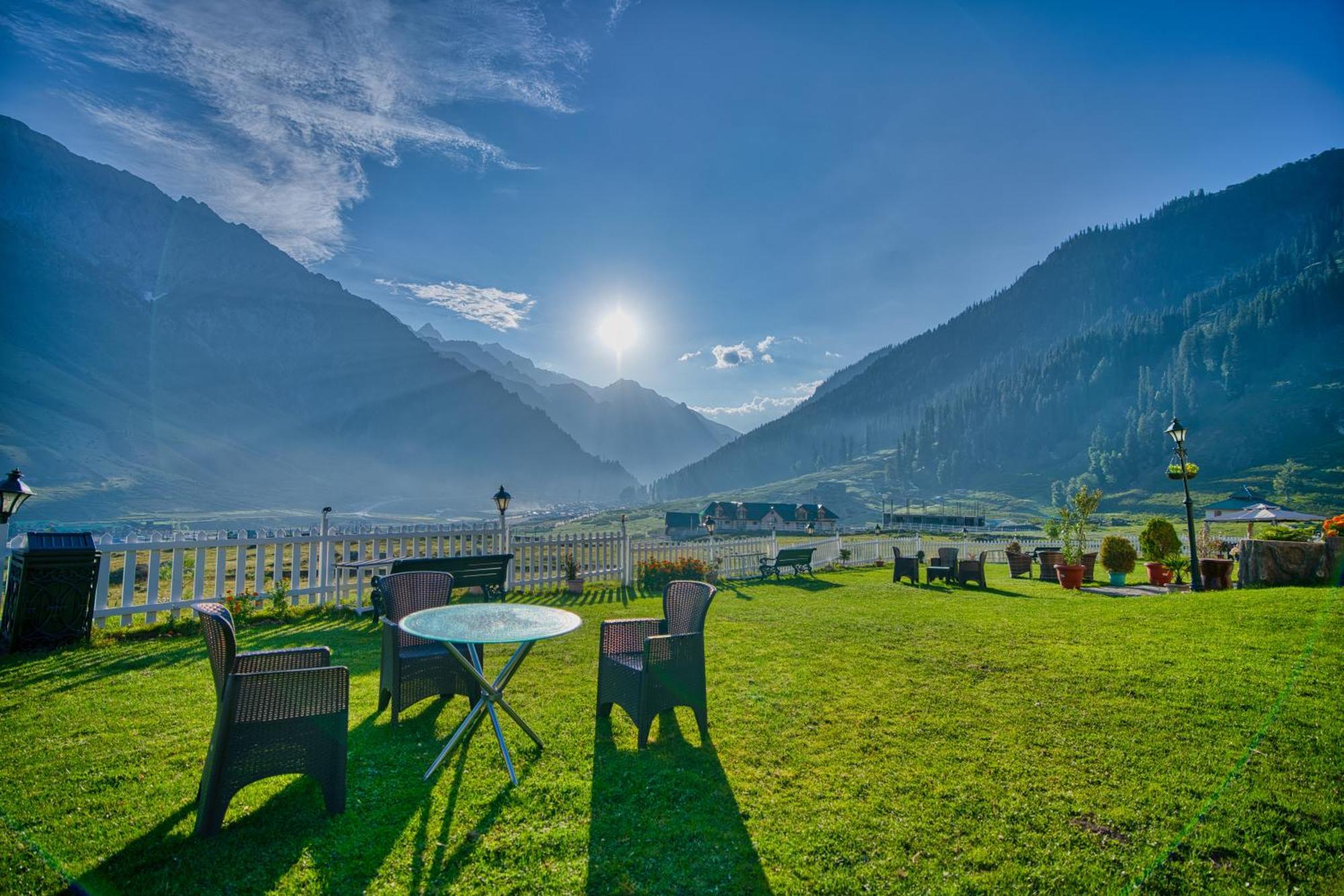 Golden Meadows Hotels & Resorts Sonamarg Exterior photo